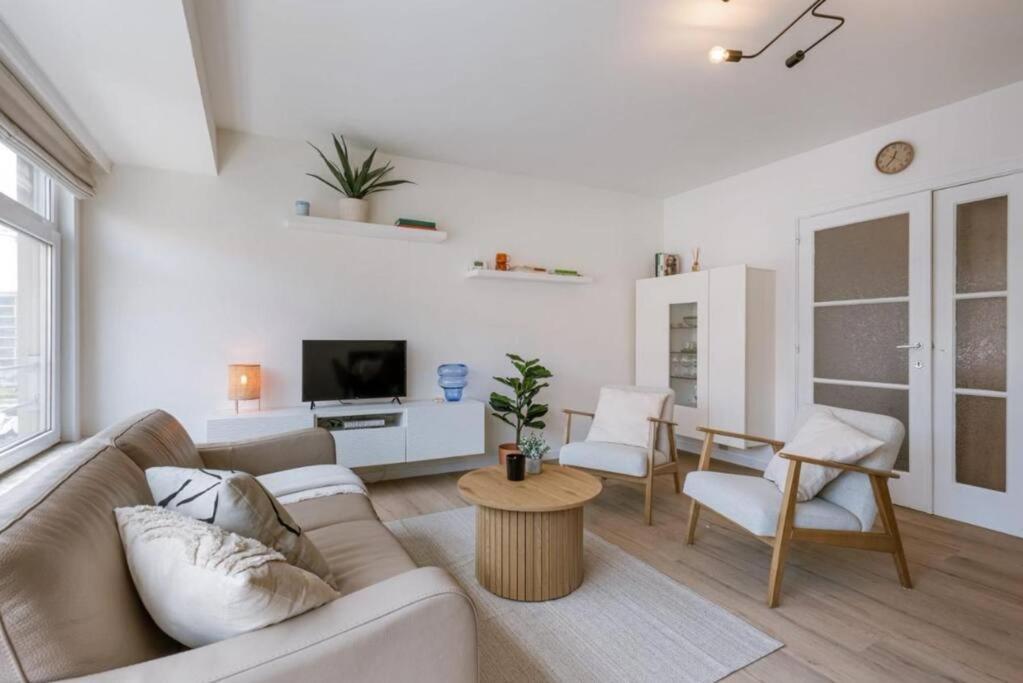 Hugo By The Harbor, Light-Filled And Centrally Located Apartment - Free Parking Ostend Exterior photo