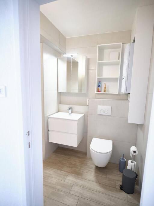 Hugo By The Harbor, Light-Filled And Centrally Located Apartment - Free Parking Ostend Exterior photo