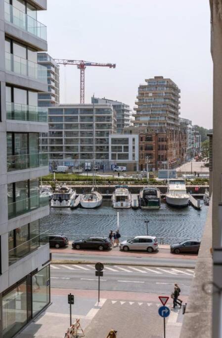 Hugo By The Harbor, Light-Filled And Centrally Located Apartment - Free Parking Ostend Exterior photo